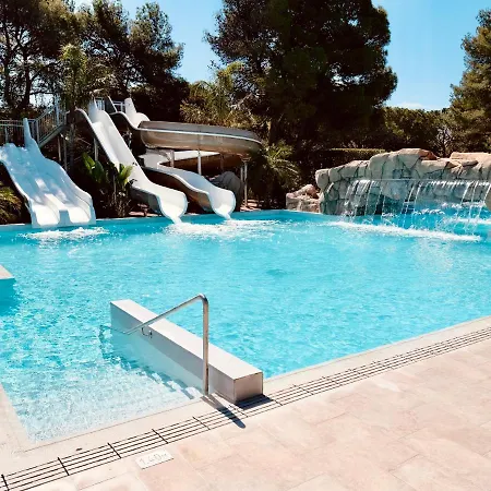 Holacamp Garrofer 2*