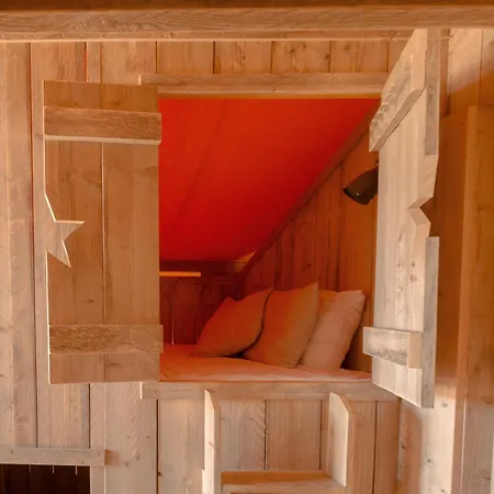 אתר קמפינג Holacamp Garrofer 2*
