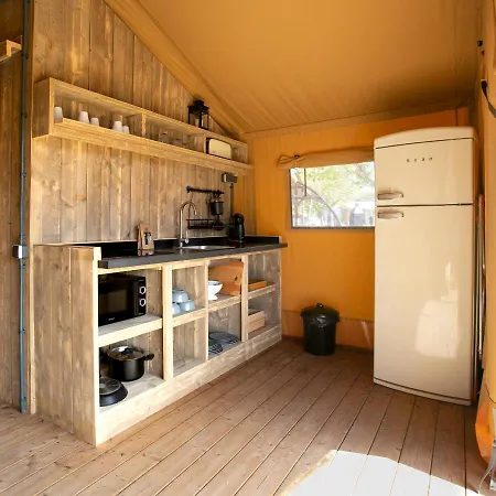 Holacamp Garrofer 2* سيدجيس