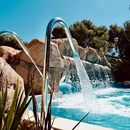 مكان تخييم Holacamp Garrofer 2*