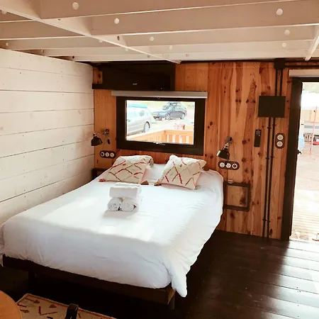 مكان تخييم Holacamp Garrofer