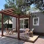 مكان تخييم Holacamp Garrofer 2*