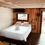 مكان تخييم Holacamp Garrofer